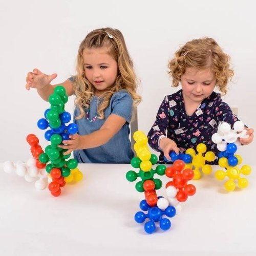 Connectastar, Introducing the Connectastar – a large and durable kit designed to entertain and educate little ones while stimulating their minds! This unique product features interlocking 'stars' that offer numerous benefits for your child's development. With the Connectastar, your child will enhance their hand-eye coordination as they manipulate the colorful interlocking pieces. The kit also promotes shape and color recognition, allowing your little one to effortlessly distinguish between different shapes 