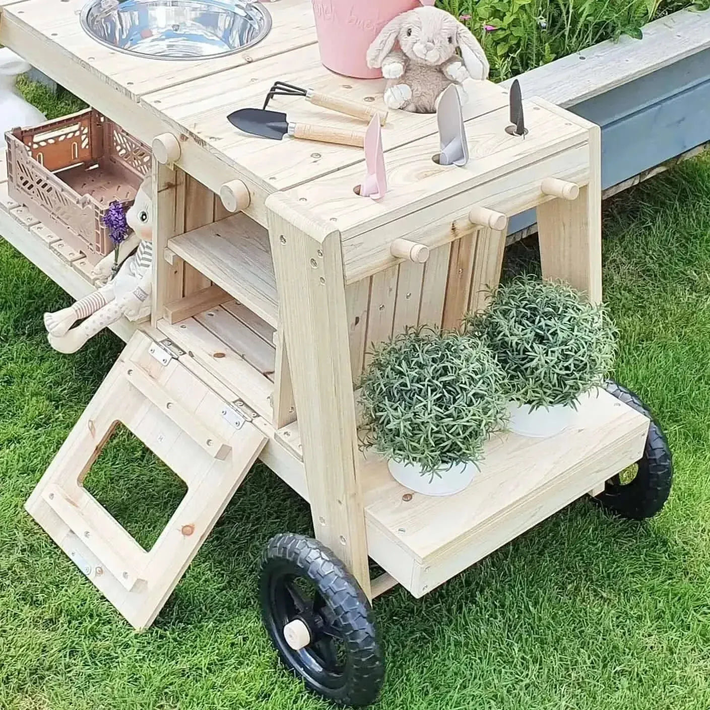 Mud Kitchen-Mud Kitchen