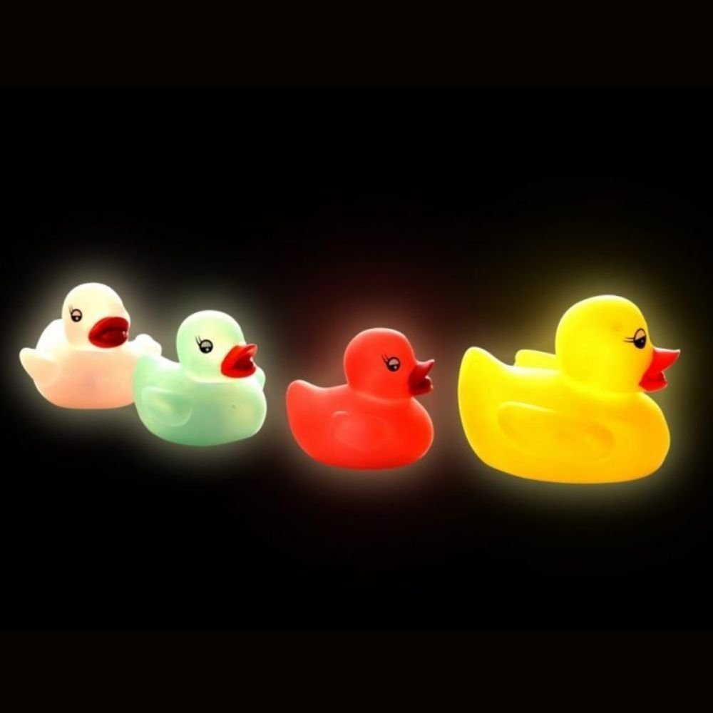 4 Pack Family of Ducks, A sweet family collection of flashing rubber ducks with flashing LEDs that cycle through different colours Each duck creates a fabulous colour changing light show. Colours phase gently into one another creating a calming bath toy which children will simply love. A fun bathroom collection that even Mum and Dad will sneak in the bath, this cool family of 4 bath ducks automatically turns on when he comes into contact with water. A cute family of 4 supplied with 3 ducklings and one mothe