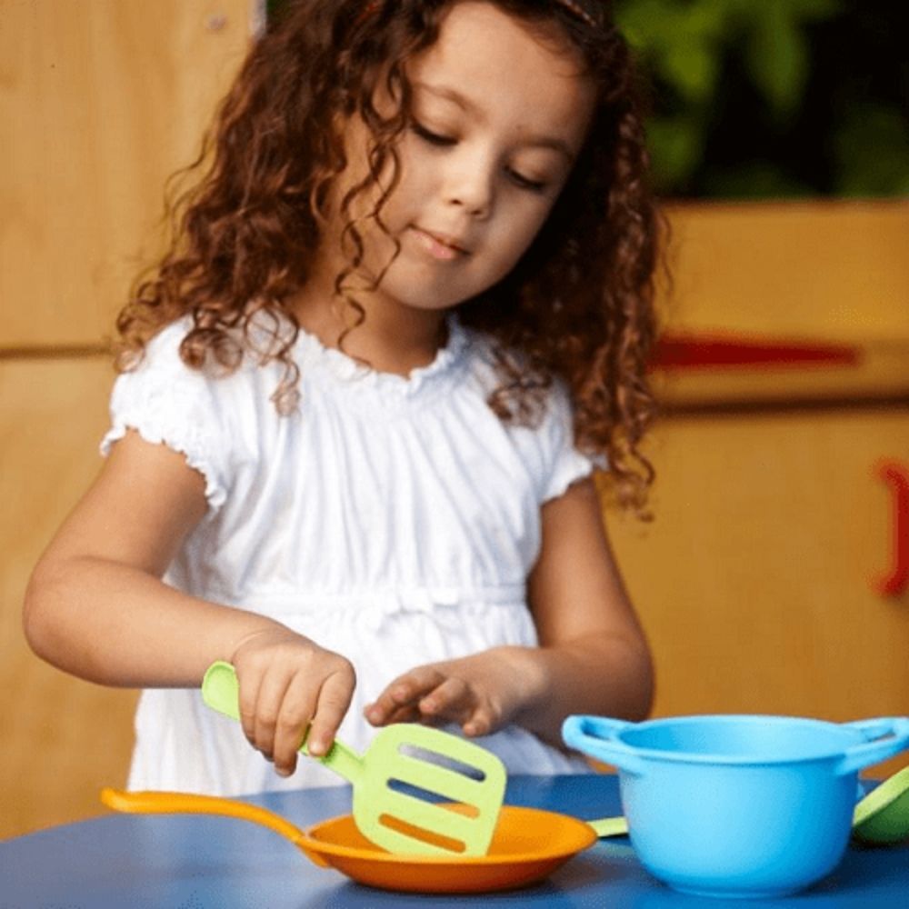 5 Piece Chef Set, Encourage your little culinary artist to engage in eco-friendly play with the Green Toys Chef Set. Not only is this collection perfect for inspiring imaginative cooking sessions, but it’s also designed with environmental responsibility in mind. 5 Piece Chef Set Features: Eco-Friendly Material: Made with recycled plastic, this chef set embodies sustainability and lessens your carbon footprint, all while being completely safe for your child. Safety Standards: Meets food contact safety standa