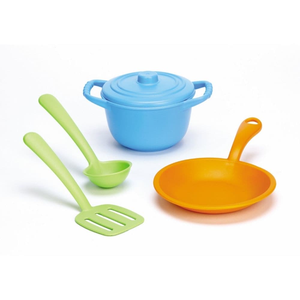 5 Piece Chef Set, Encourage your little culinary artist to engage in eco-friendly play with the Green Toys Chef Set. Not only is this collection perfect for inspiring imaginative cooking sessions, but it’s also designed with environmental responsibility in mind. 5 Piece Chef Set Features: Eco-Friendly Material: Made with recycled plastic, this chef set embodies sustainability and lessens your carbon footprint, all while being completely safe for your child. Safety Standards: Meets food contact safety standa