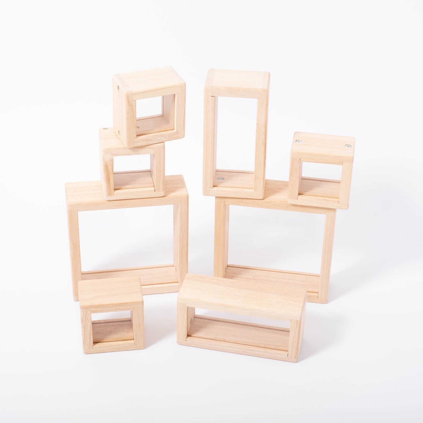 Guidecraft Wooden Treasure Blocks, What can we find today? Collect trinkets, natural materials and sensory objects to place in the beautiful Treasure Blocks. The Guidecraft Wooden Treasure Blocks have smooth hardwood frames with inset, transparent acrylic windows have a removable panel to place small objects to observe or display. Ideal for colour exploration and light table activities. The Guidecraft Wooden Treasure Blocks can hold marbles, beads, twigs, leaves, small toys and so much more. Two screws on t