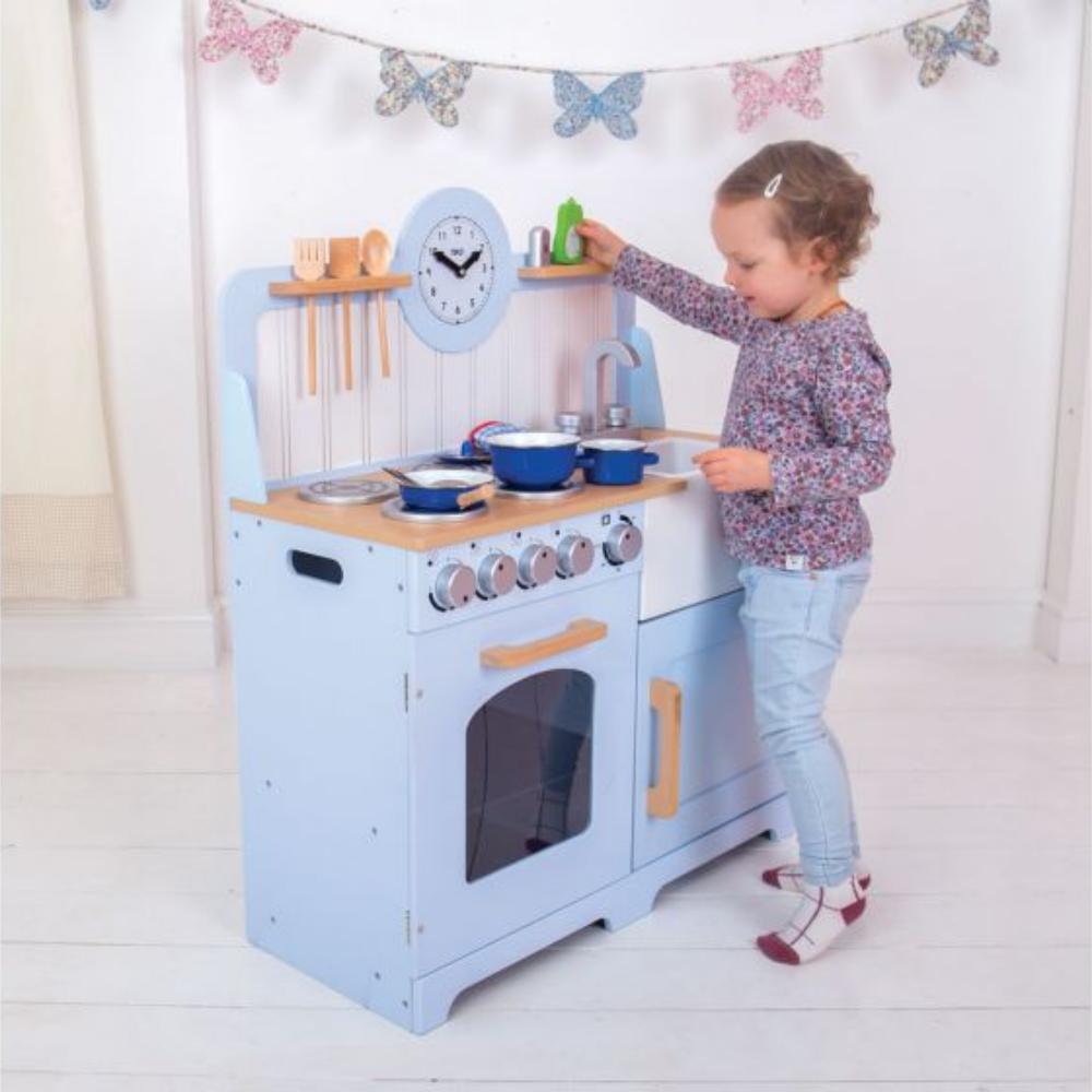 Bigjigs Tidlo Country Kitchen, Inspire budding young chefs to cook up a storm with the delightful wooden Bigjigs Country Play Kitchen from Tidlo. This lifelike Bigjigs Tidlo Country Kitchen features an oven and hob with clicking dials, a storage cupboard, a Belfast sink, utensil shelves and a clock with moveable hands, to ensure dinner is served on time! Plus, three kitchen utensils which can be slotted tidily in the shelf above the hob, a plastic bowl in the sink, salt & pepper and washing up liquid, makin