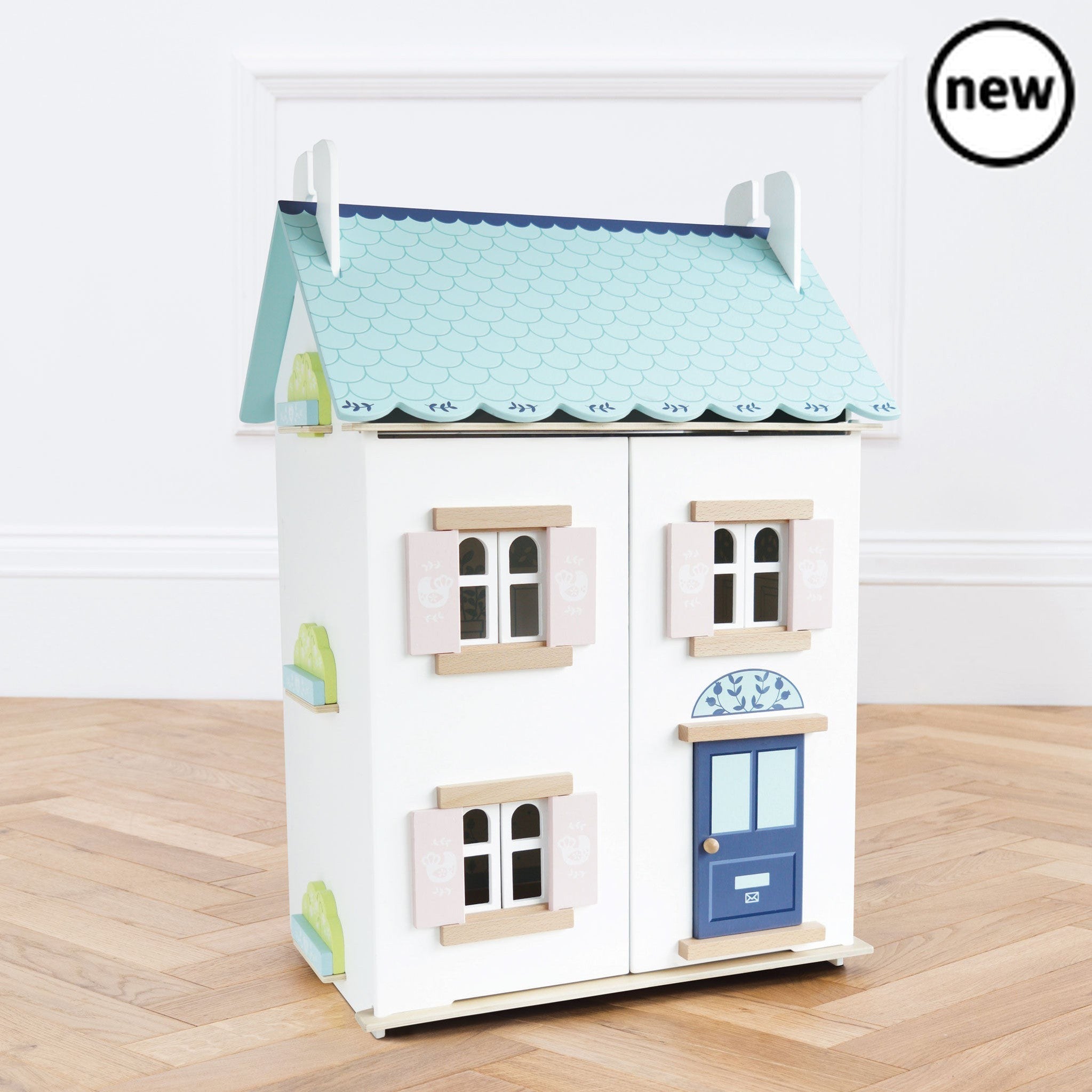 Blue Belle House, Description What a stunner! Welcome to Blue Belle Cottage. This beautiful dolls house is sure to be an instant favourite. Fully painted and decorated in the prettiest pastel shades, using soft blues, pinks and white, this delightful toy house is set across three storeys and is just waiting to be discovered. A welcoming home for any new guests, little ones will adore the many exciting features. Open the front to reveal a wonderful world of make believe. With wooden opening windows and shutt