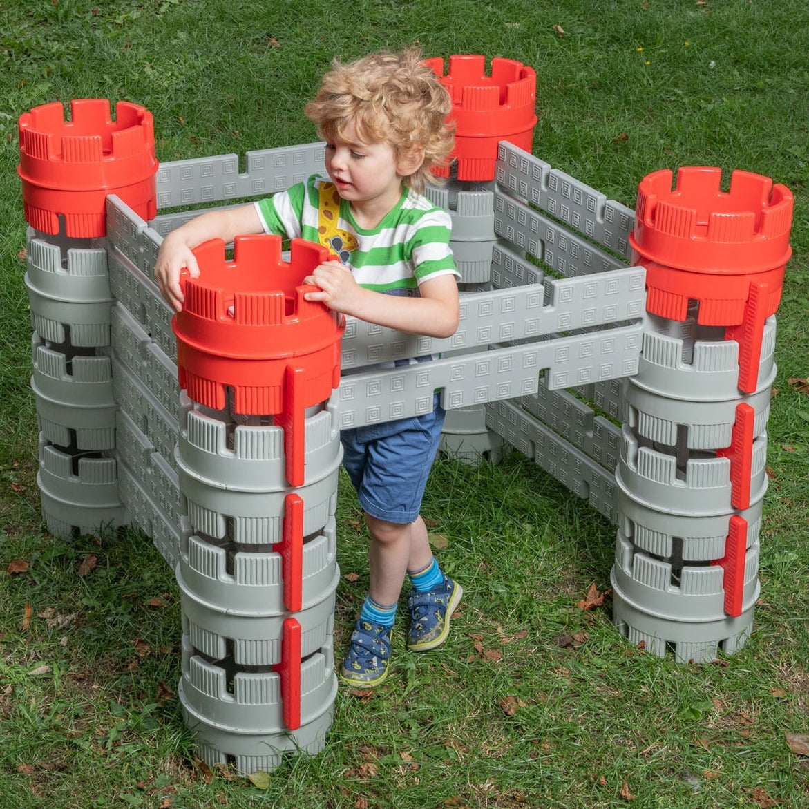 Constructa Castle, Unleash your child's imagination with the Constructa Castle construction set! This versatile kit allows young builders to create their very own castles and fortresses, providing endless hours of creative play and developmental benefits. Constructa CastleFeatures: 🏰 54 Bright Coloured Piec es: This Constructa Castle set includes a variety of components such as 16 turrets, 10 large connectors, 10 beams, 12 connectors, and 6 flexi connectors. The vivid colors are not only eye-catching but al