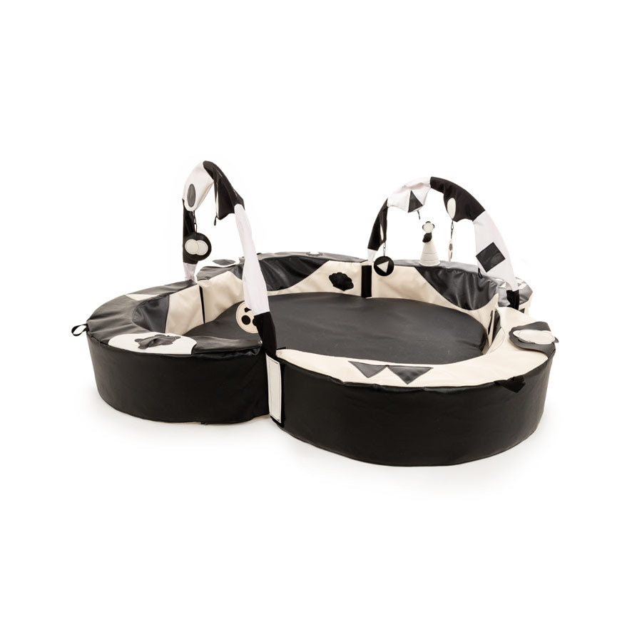 Crescent Ring Super Set Black and White, The Crescent Ring Super Set is top of the range and designed to create a real impact with nursery staff, babies and their mothers. The Black and White colours are designed to aid early development of sight. It looks spectacular and has space for up to 5 babies. It is superbly designed to help with early development. It surrounds a young baby with tactile, visual and sound stimulation, encouraging them to take notice and explore their surroundings. The soft foam walls