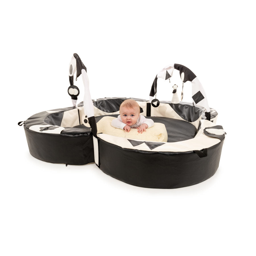 Crescent Ring Super Set Black and White, The Crescent Ring Super Set is top of the range and designed to create a real impact with nursery staff, babies and their mothers. The Black and White colours are designed to aid early development of sight. It looks spectacular and has space for up to 5 babies. It is superbly designed to help with early development. It surrounds a young baby with tactile, visual and sound stimulation, encouraging them to take notice and explore their surroundings. The soft foam walls