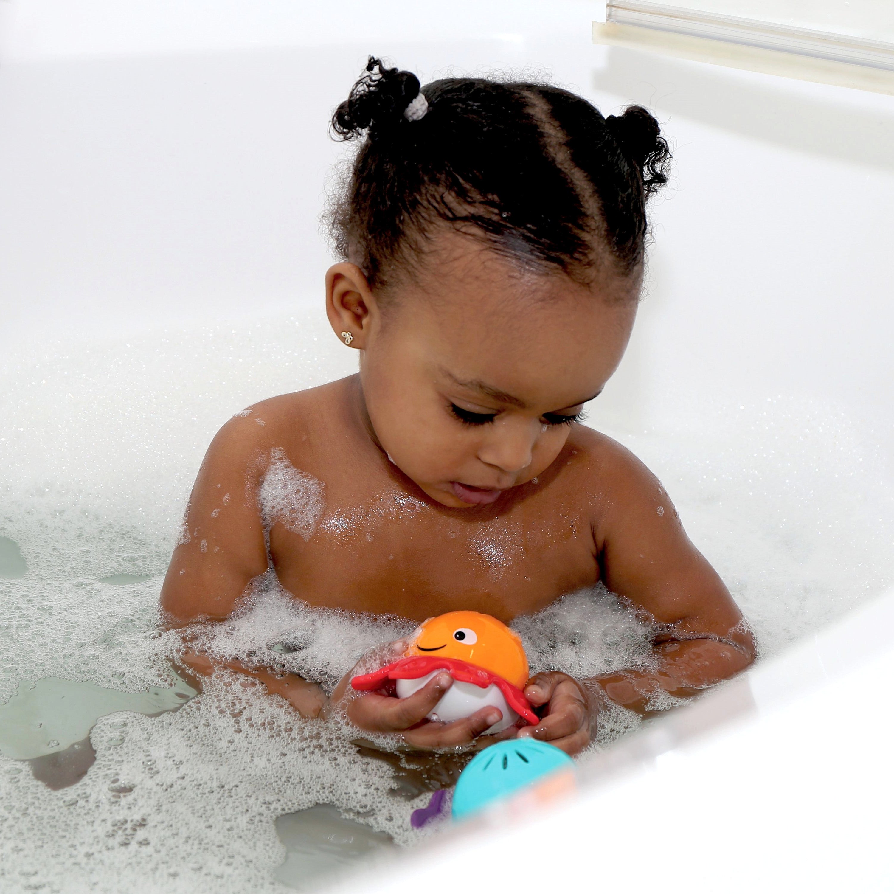Edushape Tub Buddies, With floating heads and friendly faces, this Edushape Tub Buddies bath toy keeps babies entertained during bath time. These Edushape Tub Buddies are great for hand-eye coordination and fine motor skills, the Edushape Tub Buddies are a relaxing tub time activity for little ones who love to make a splash! These fun little bath time pals are perfectly shaped for little hands to grip easily, whilst being great for both visual and tactile sensory development. Dunk, drain and repeat for lots