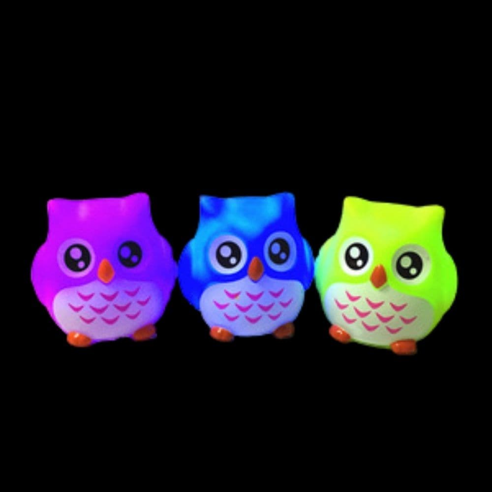 Flash Floating Owl, Make bath time enchanting with our water activated bath light shaped like an adorable owl! This delightful owl figure instantly lights up and flashes in vibrant colors as it floats and bobs around the tub, creating a magical atmosphere. Designed to bring a touch of uniqueness to bath time, this light up owl bath toy is a perfect companion for children looking for a fun and exciting bathing experience. Each toy is supplied in a delightful assortment of colors, with one randomly selected t