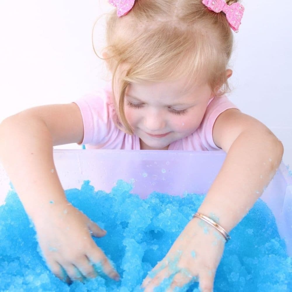 Gelli Baff, Introducing Gelli Baff, the magical bath time experience that turns ordinary water into thick, gooey fun! Simply sprinkle the Gelli Baff powder onto water and watch as it transforms into a jelly-like consistency, perfect for fantastic messy play.The consistency of Gelli Baff can be customized depending on the desired thickness. Whether your child prefers a jelly-like texture or a more diluted goo, Gelli Baff can cater to their preferences.Unlike other messy play materials such as slime or gloop 