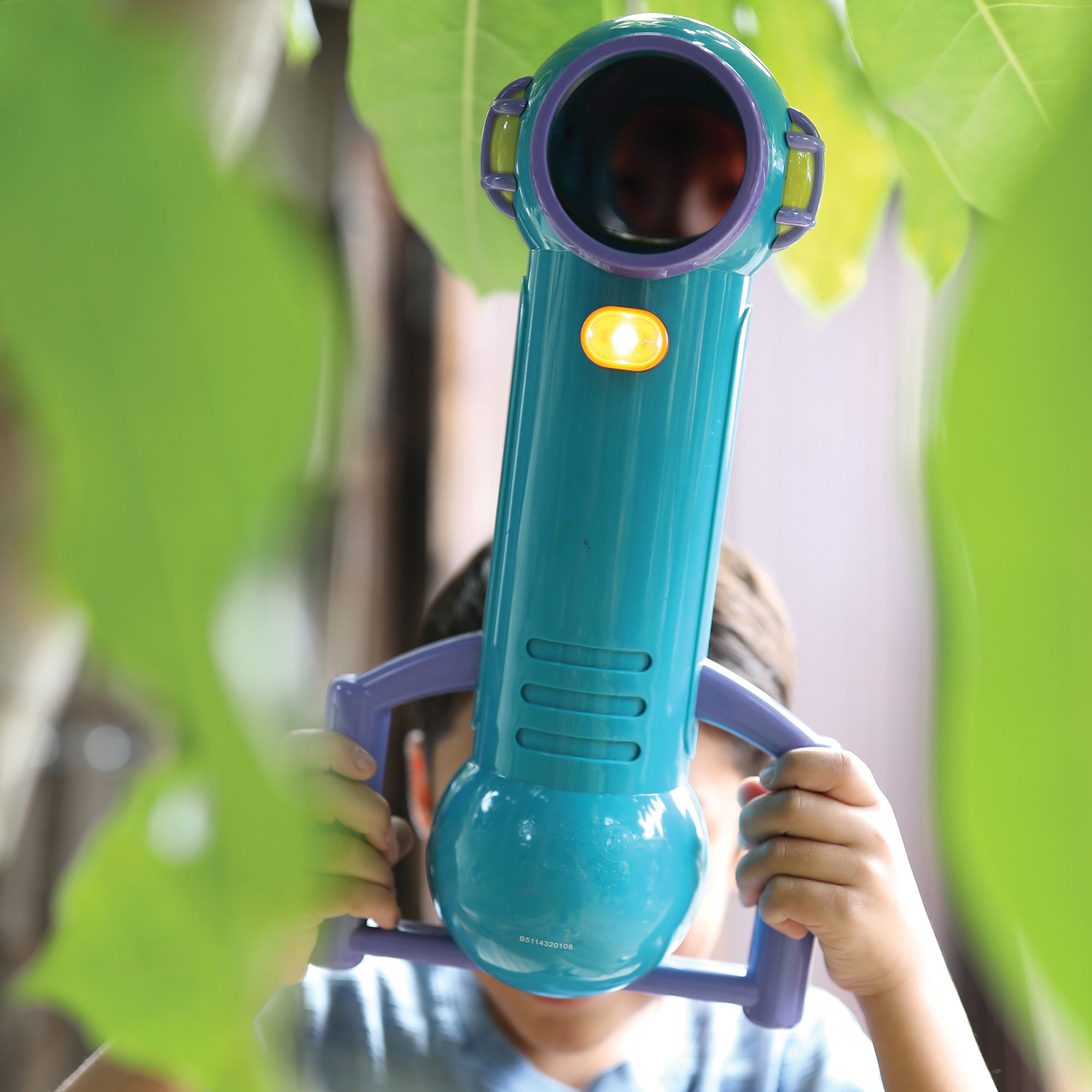 GeoSafari Jr Sneak & Peek Periscope, Observe nature from a secret hideout using this exciting new GeoSafari Jr Sneak & Peek Periscope. Young explorers can remain undetected as they peek over large rocks or around trees. The GeoSafari Jr Sneak & Peek Periscope has a featured LED light to spy on nocturnal animals or peer into a dark space. The GeoSafari Jr Sneak & Peek Periscope has a wide viewing area so little ones can see far and wide while easy grip handles and soft goggles with a comfortable nose placeme