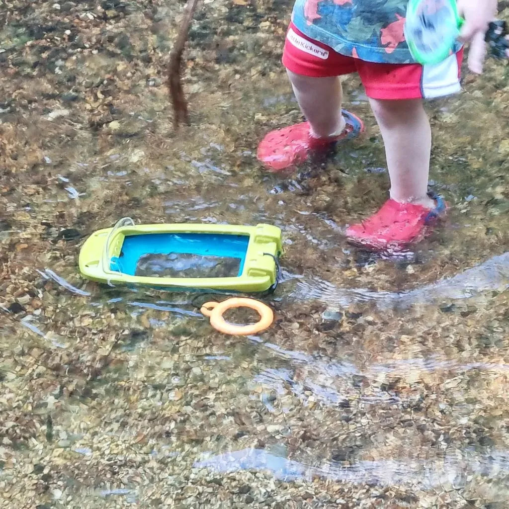 Learning Resources GeoSafari Jr Underwater Explorer Boat and Magnifier