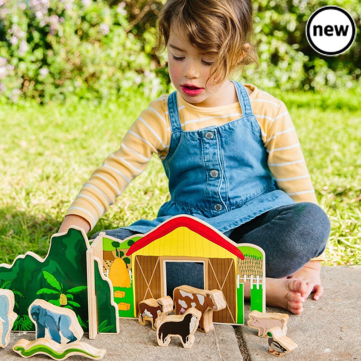 Happy Architect Animals in their Habitat, This brightly coloured, illustrated Happy Architect Animals in their Habitat set is perfect for open-ended imaginative play. Happy Architect Animals in Their Habitat include sea, pet shop, farm, wild and arctic scenes showing the different ways animals live both in the wild and on domestic settings.A unique construction toy, this generous set contains 30 pieces that come together to create five different environments. These include an ice-capped polar scene, the Asi