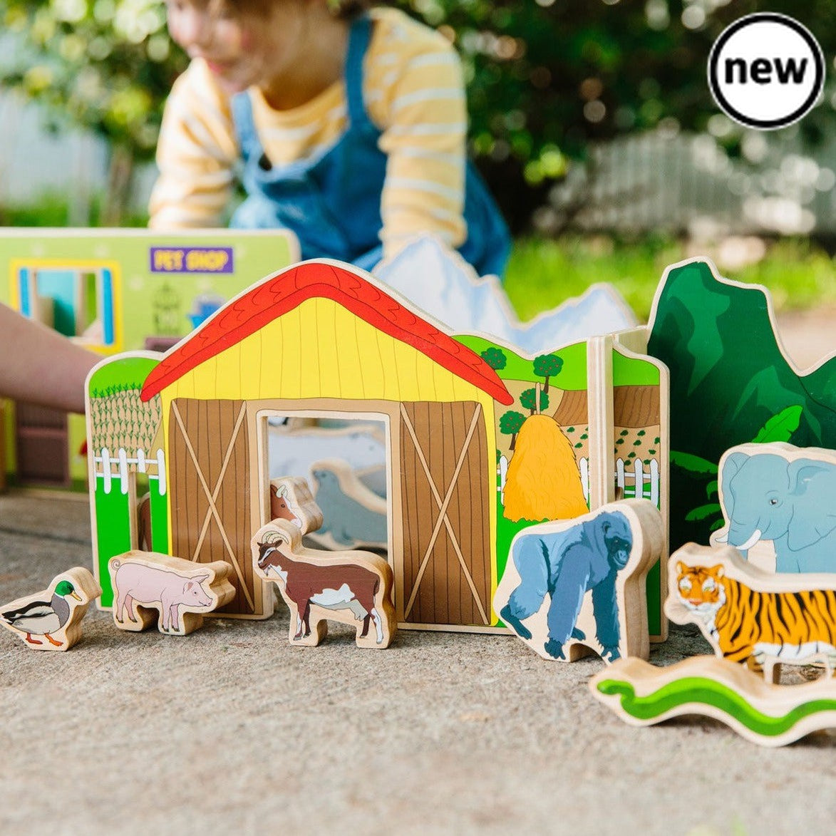 Happy Architect Animals in their Habitat, This brightly coloured, illustrated Happy Architect Animals in their Habitat set is perfect for open-ended imaginative play. Happy Architect Animals in Their Habitat include sea, pet shop, farm, wild and arctic scenes showing the different ways animals live both in the wild and on domestic settings.A unique construction toy, this generous set contains 30 pieces that come together to create five different environments. These include an ice-capped polar scene, the Asi