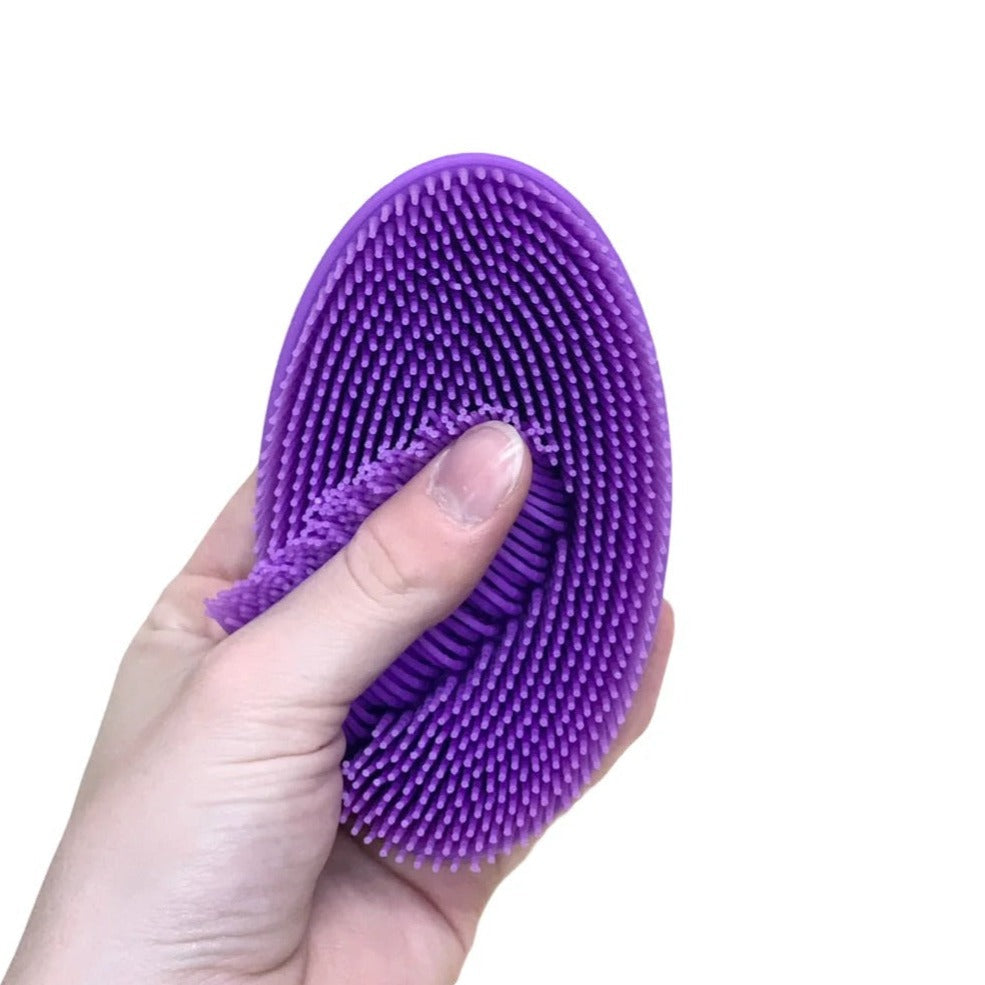 Large Silicone Sensory Brush, Rub the Large Silicone Sensory Brush gently against your skin, or let it tickle the back of your hand. Our Silicone Sensory Brush features soft bristles on one side and smooth tactile bumps on the other. Perfect tool for daily brushing protocol and soothing sensory input. Supports sensory seekers and engages under responders Helps kids with sensory integration disorder, autism or ADHD This super soft sensory brush soothes and stimulates. Rub the brush gently against your skin, 