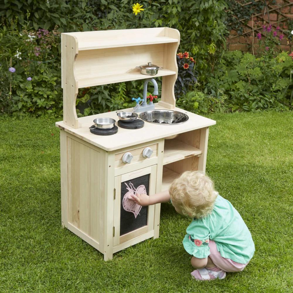 Mud Kitchen small, This fun outdoor pretend play mud kitchen is a great way for children to explore nature and their creativity. This mud kitchen can be used for sensory play and can help develop their imagination and social skills. Let your children go wild as they make soups, milkshakes, magic potions the possibilities are endless with this superb value Mud Kitchen. The oven door also doubles up as a chalkboard so they can write what today’s special is! It also comes with 6 stainless-steel accessories of 
