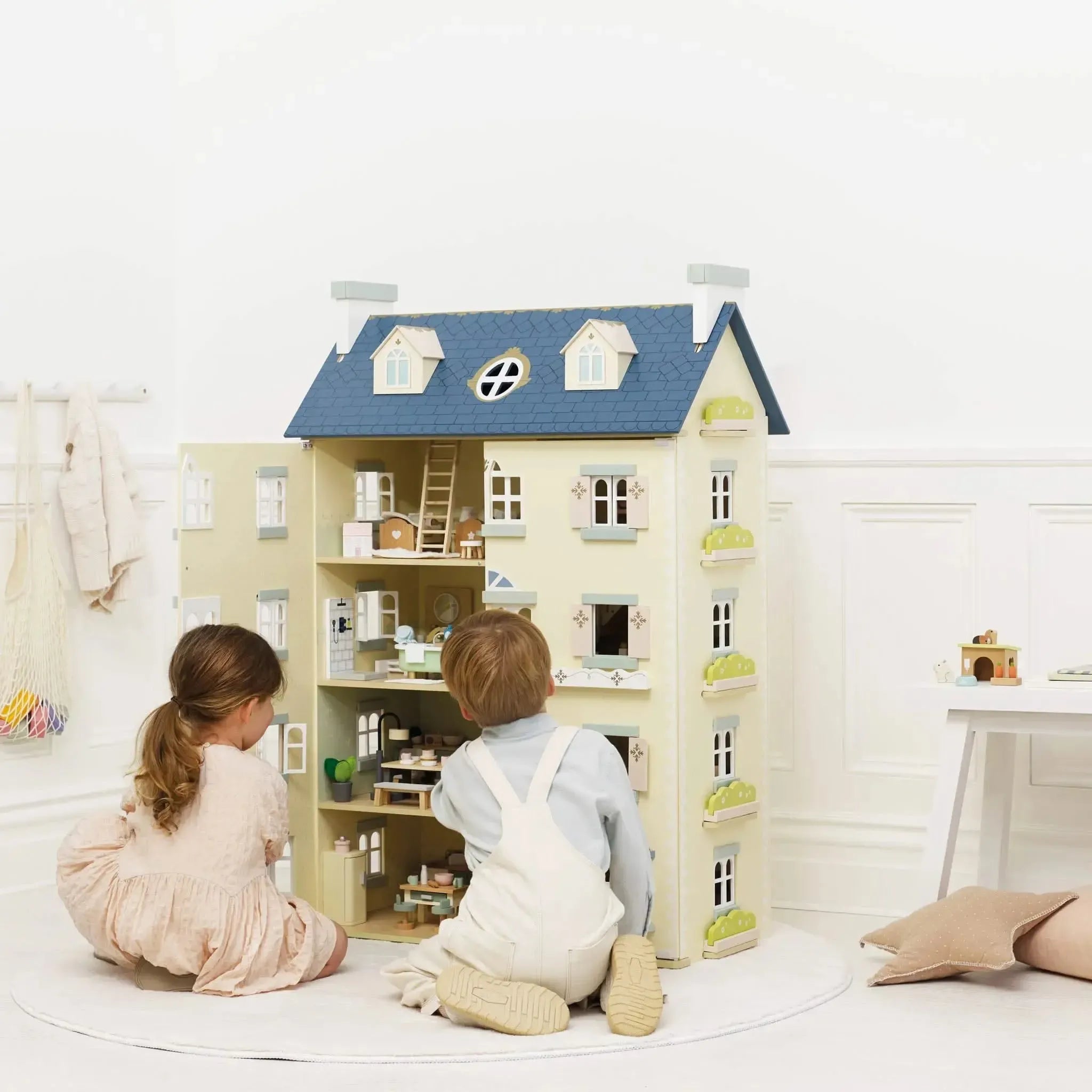 Palace Dolls House-Palace Dolls House