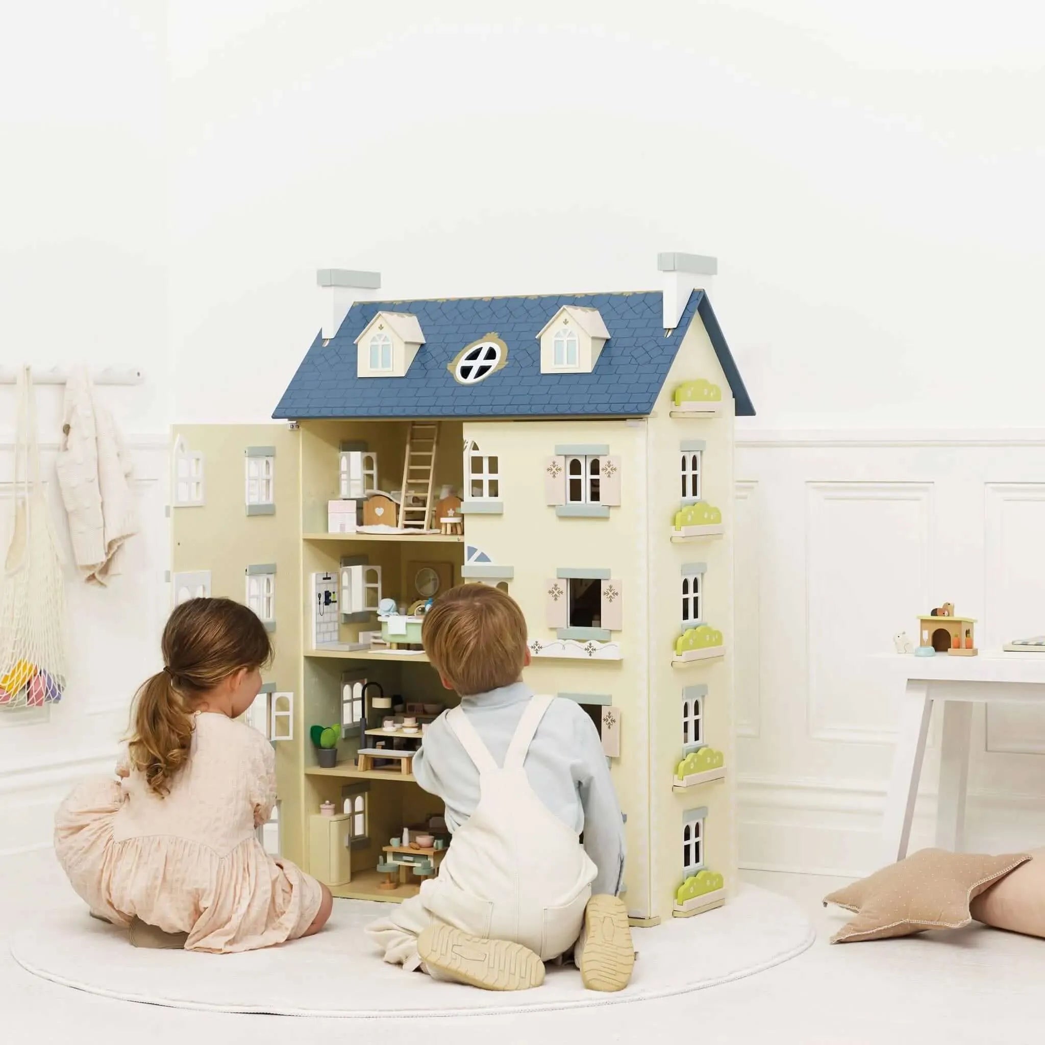 Palace Dolls House-Palace Dolls House