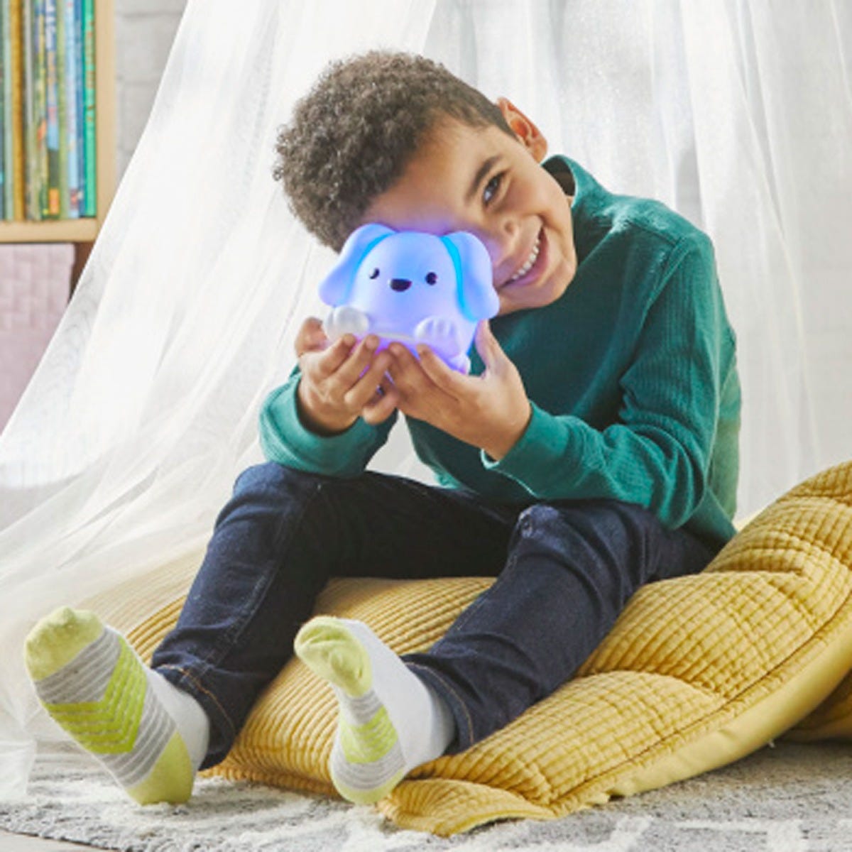 Pawz The Calming Pup, Practise mindfulness for kids with Pawz, The Calming Pup™, the light-up companion for children that’s also a night light. Squeeze Pawz’s foot and follow the lighting prompts that guide children through 3 breathing exercises for kids. Children inhale as Pawz gets brighter, and exhale as the light dims. Pawz has a built-in night light function that can be set for 5, 15, or 30 minutes. Follow along with Pawz, The Calming Pup’s guided breathing exercises for kids, inhaling as Pawz glows, a