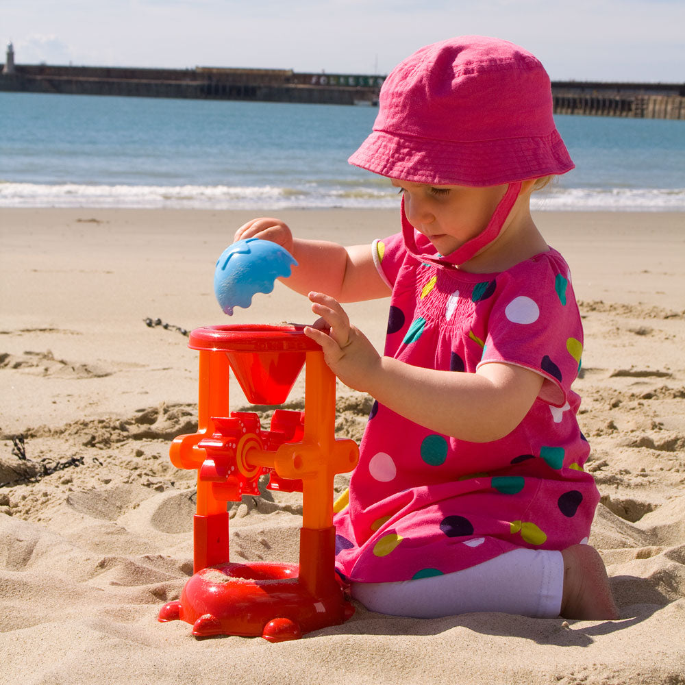 Turtle Sand and Water Mill, Suitable for the Water tray,or the beach, bath and pool, this Gowi Toys Turtle Sand and Water toy is guaranteed to produce hours of beach toy fun. Pour sand or water through the top funnel and watch as it trickles past the spinning wheels and into the turtle’s back at the bottom. Use a spade to scoop up the sand and pour the water. The bright red and orange colours engage little eyes and the sturdy plastic is easy to clean and stands upright. This water toy is built to last and c
