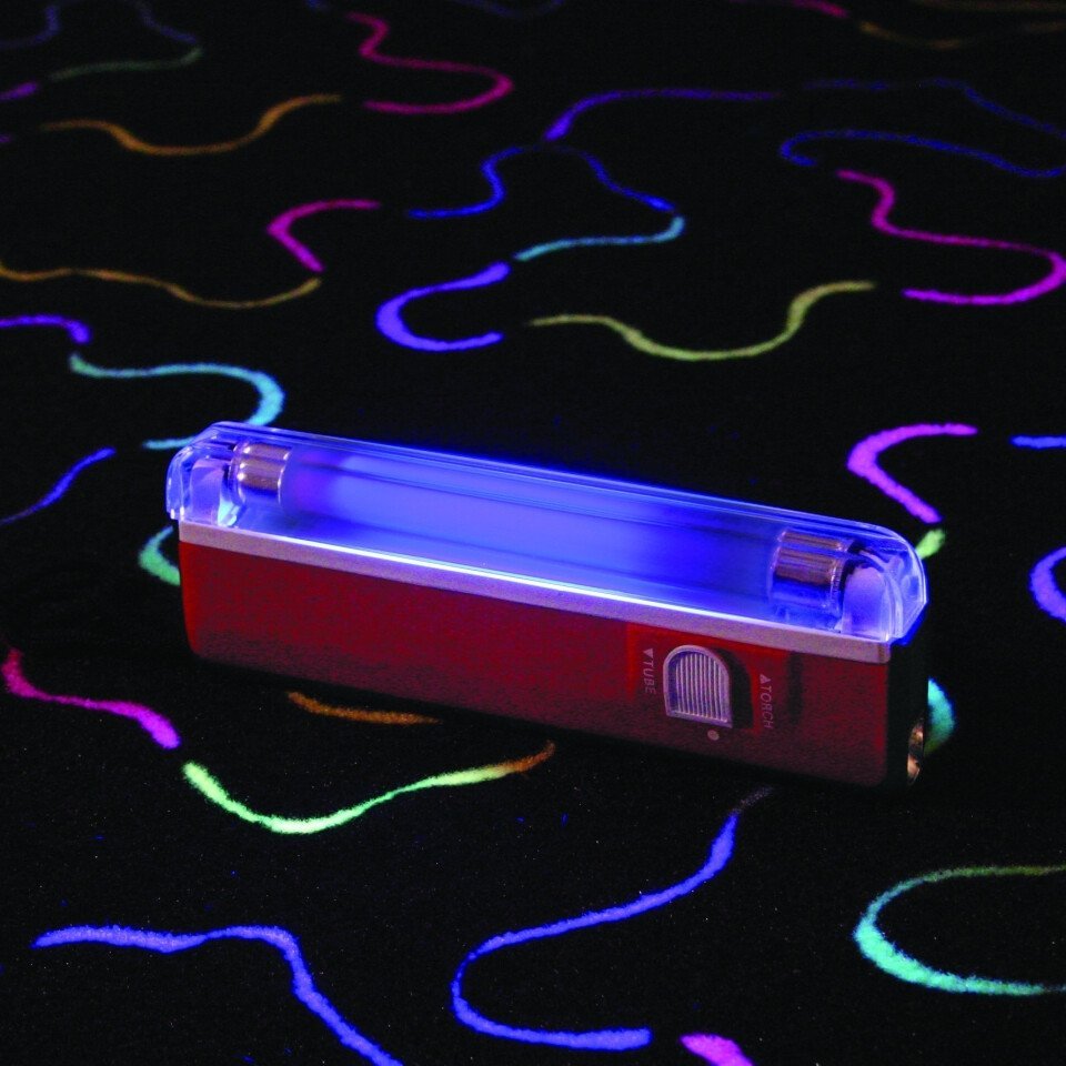 Uv lamp, This portable UV light is perfect for creating a fun and stimulating sensory environment. Whether you're using it in a sensory room, playroom, or dark den, this UV lamp will help you create a magical and exciting atmosphere that will keep your guests entertained for hours.Thanks to its compact and lightweight design, this UV light is easy to carry around and can be used both indoors and outdoors. The UV lamp features a powerful UV bulb that emits a bright ultraviolet light, which is perfect for ill